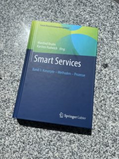 Towards entry "Wi1-Kapitel im Buch “Smart Services” erschienen"