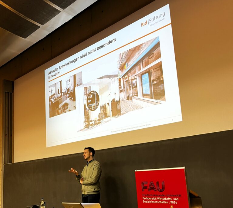 Innovieren im Innovation Lab – Gastvorlesung von Dr. Maximilian Perez Mengual im Kurs Innovation Strategy